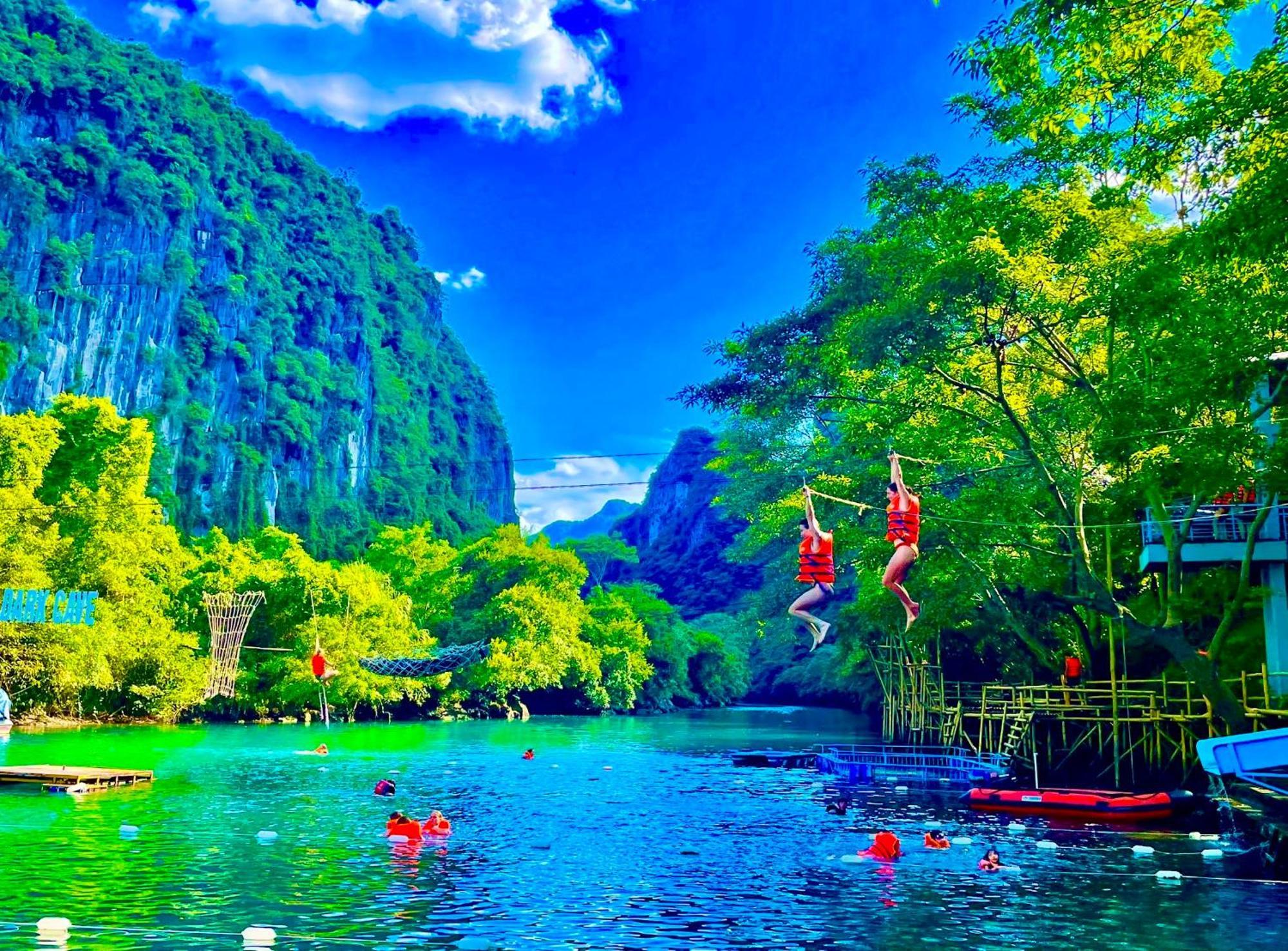 Yolo Pool Bar Villas & Garden Restaurant Phong Nha Exteriér fotografie