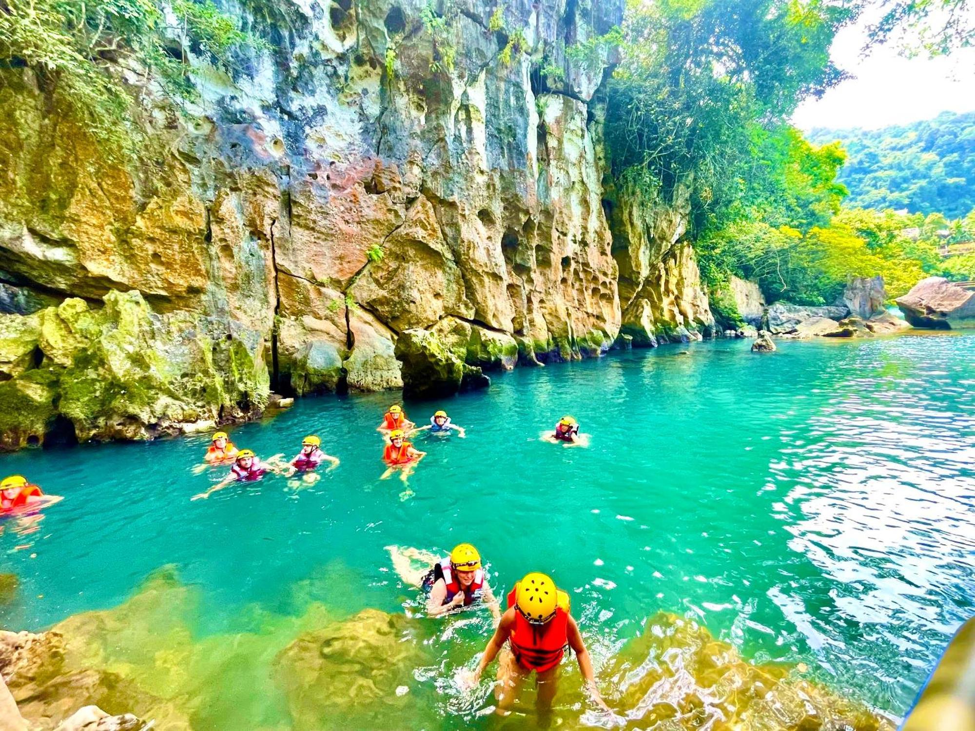 Yolo Pool Bar Villas & Garden Restaurant Phong Nha Exteriér fotografie
