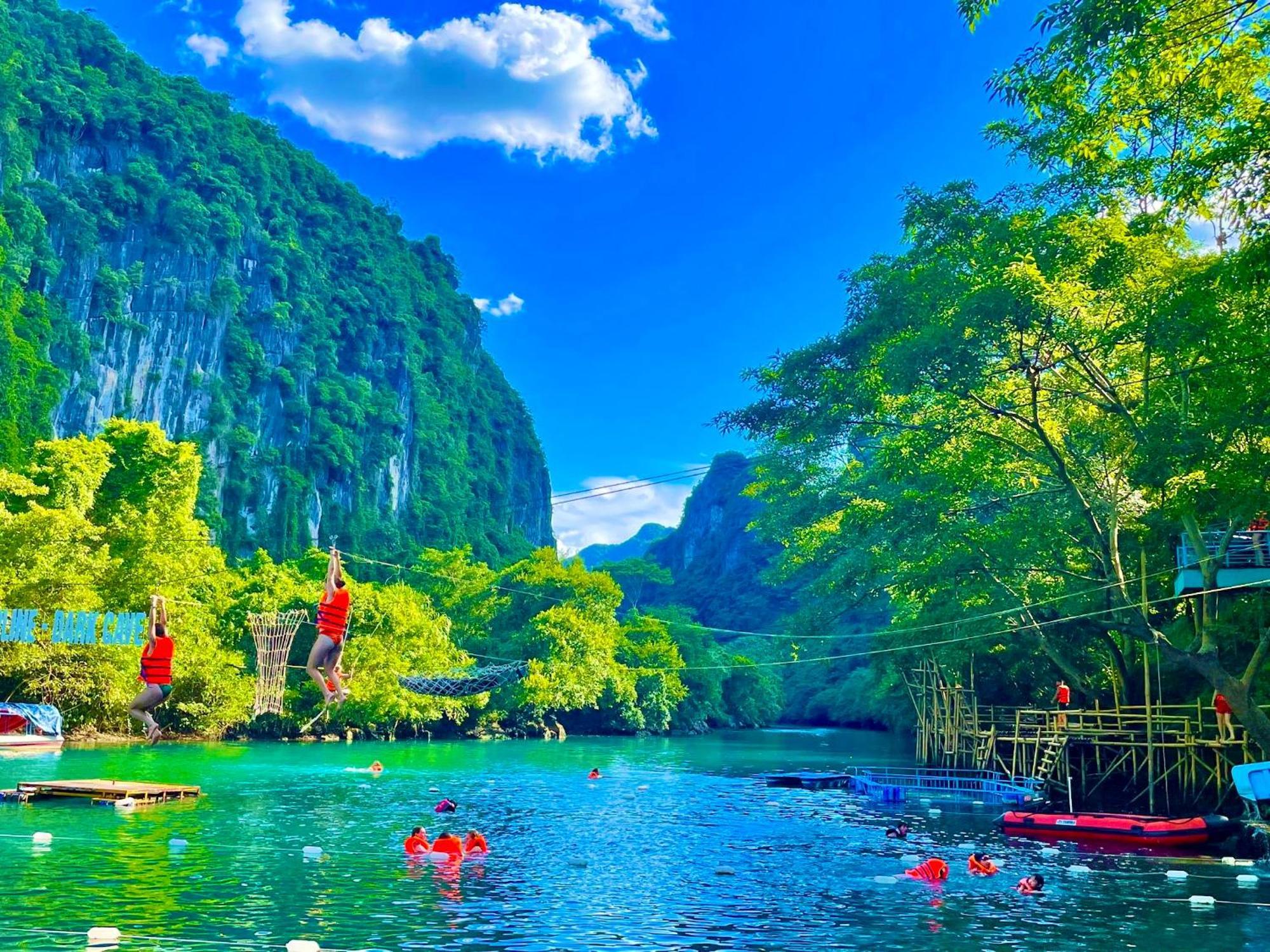 Yolo Pool Bar Villas & Garden Restaurant Phong Nha Exteriér fotografie